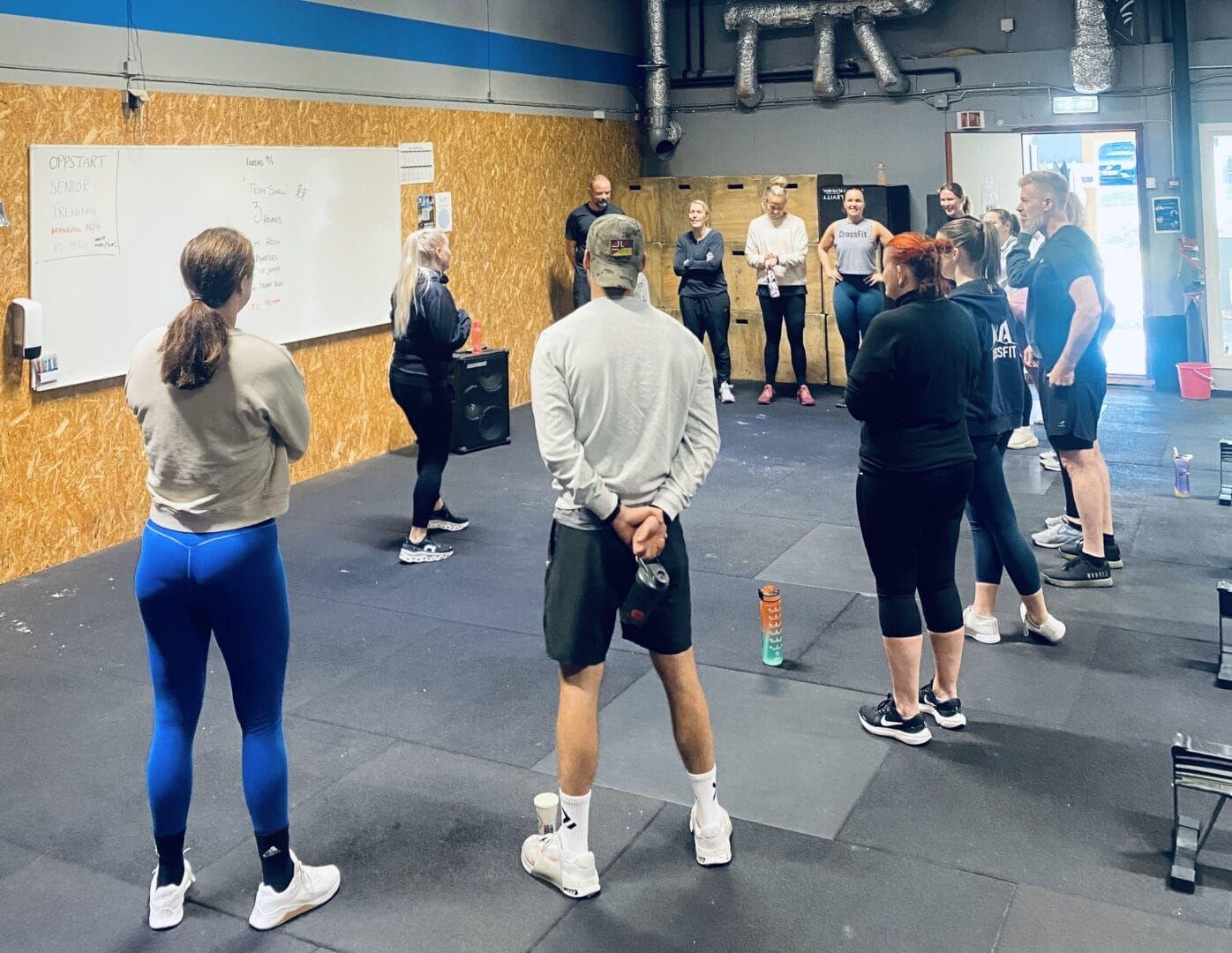 People on training at Øya CrossFit